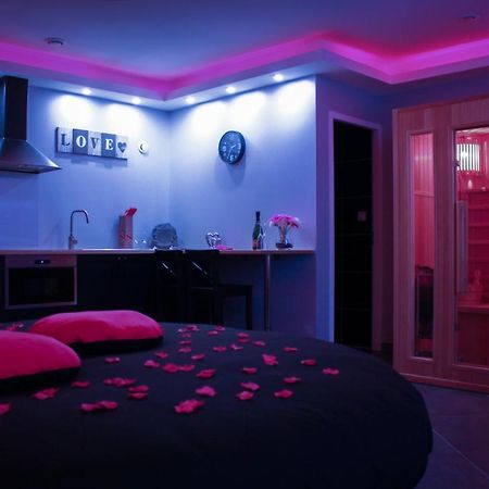 Nuit vip spa sauna privatif Le Rove Esterno foto