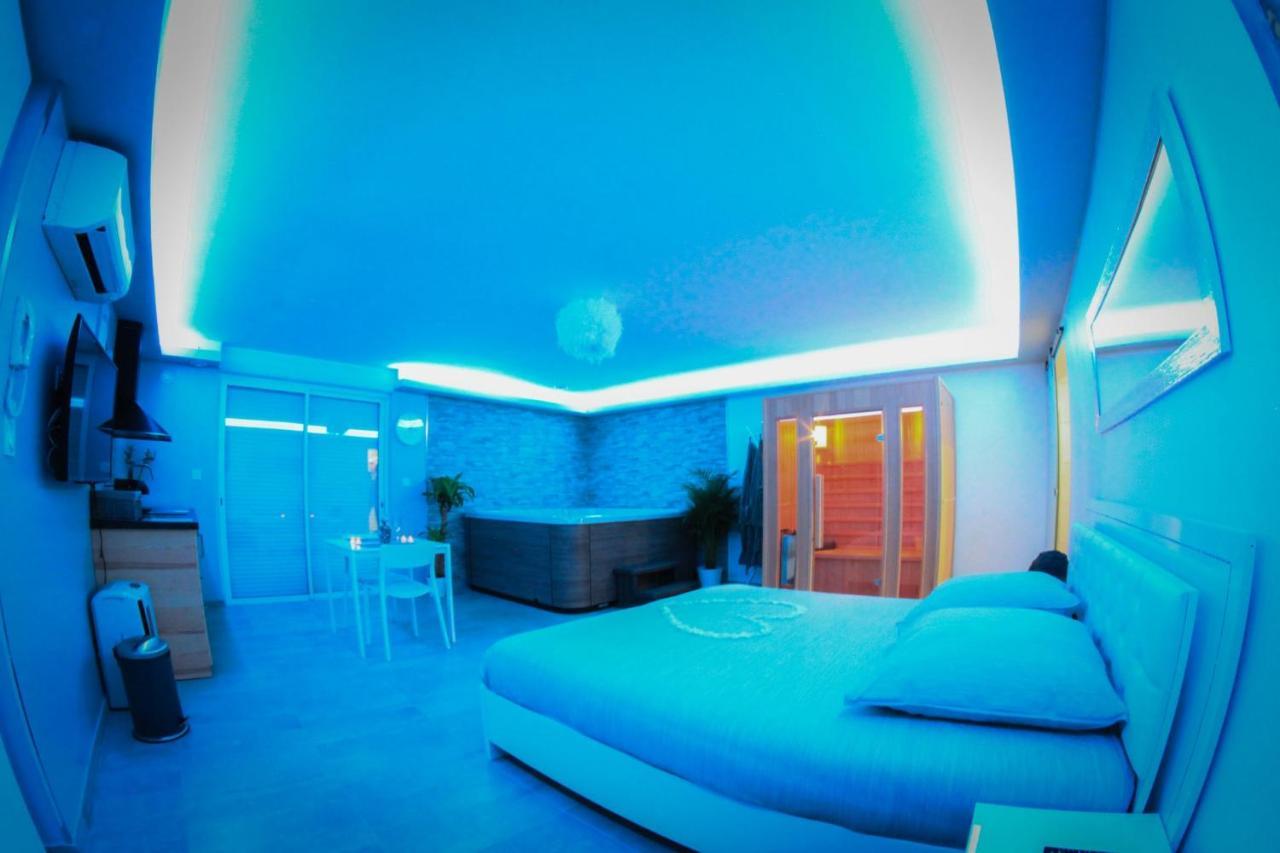 Nuit vip spa sauna privatif Le Rove Esterno foto