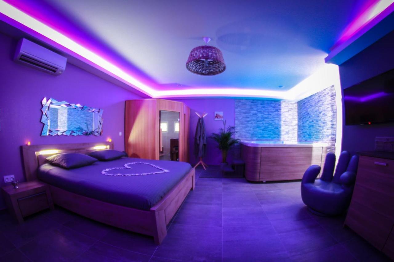 Nuit vip spa sauna privatif Le Rove Esterno foto